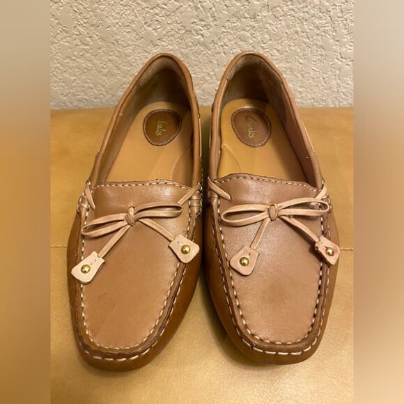 Clarks Tan Loafers Sz 6 Preppy Comfort Shoe - Picture 2 of 7